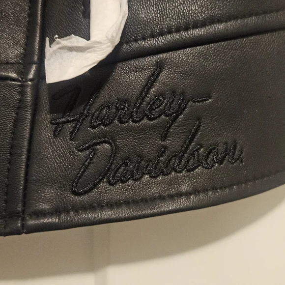 Harley-Davidson Women's Electric Leather Vest 97040-22VW - Picture 5 of 7